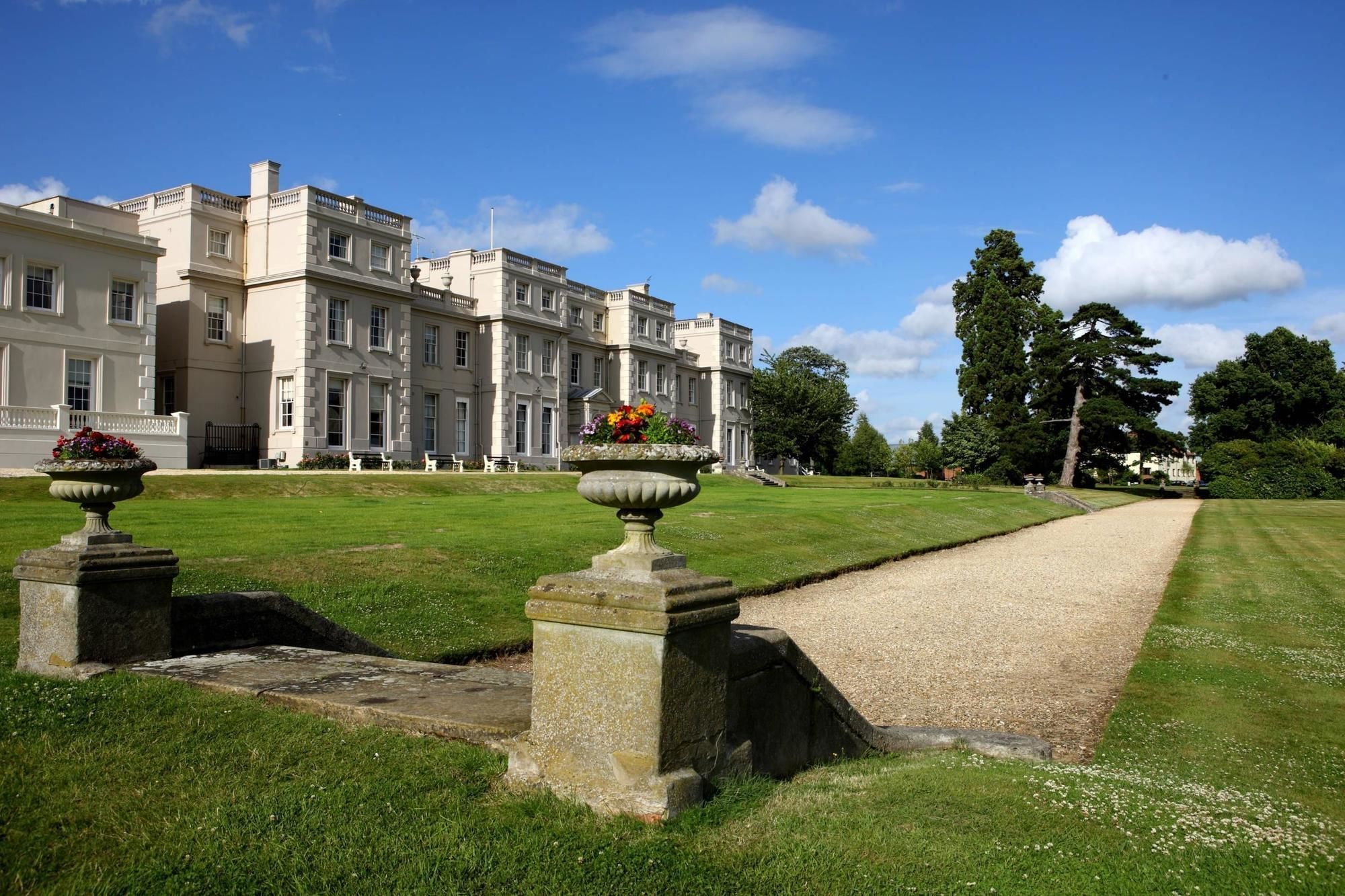 Отель De Vere Wokefield Estate Ридинг Экстерьер фото